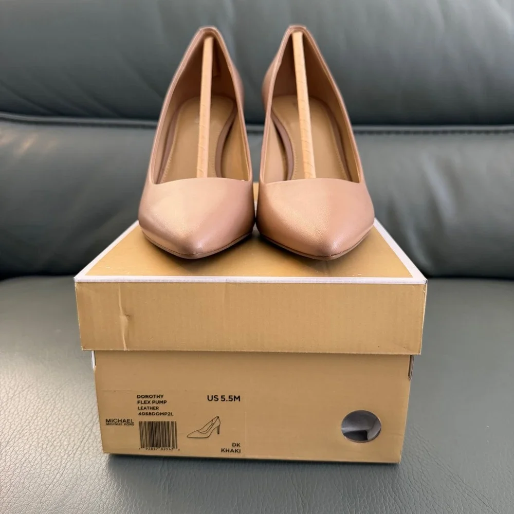 Michael Kors Dorothy Flex Pump Leather Dark Khaki Pointed Toe Heels US 5.5M